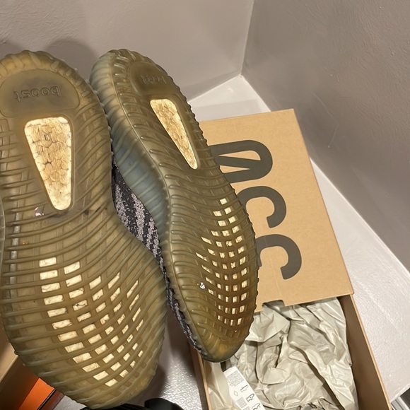 Yeezy Boost 350 V2 US 5 Grey - Picture 4 of 6